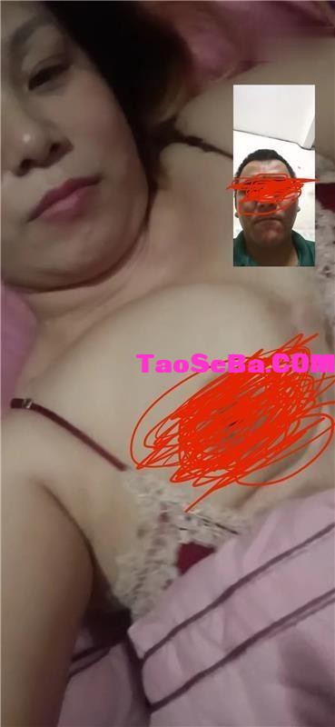 寂寞空虚的大奶子少妇